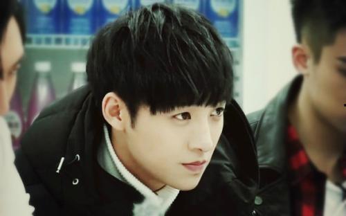 香港姓伍的明星,香港娱乐圈姓伍的璀璨明星风采